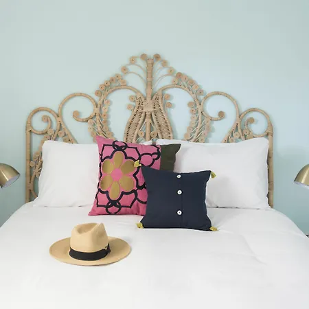 Sunny 2Br In Miami River Inn By Sonder